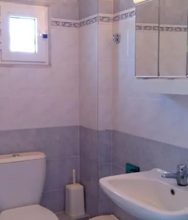 2nd Floor 300m From Sea Apartment *